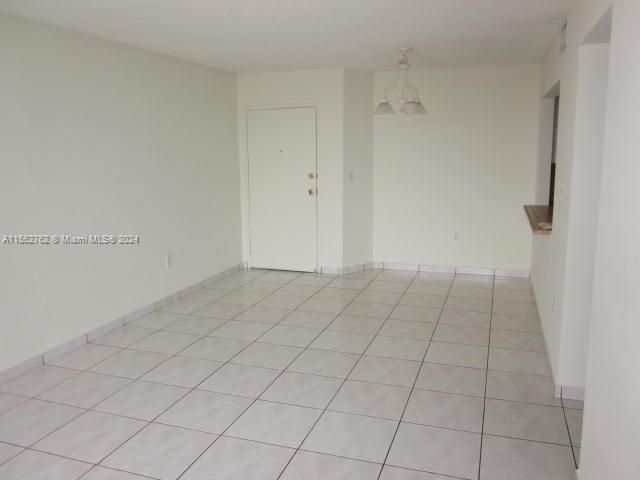 最近租的: $2,000 (1 贝兹, 1 浴室, 810 平方英尺)