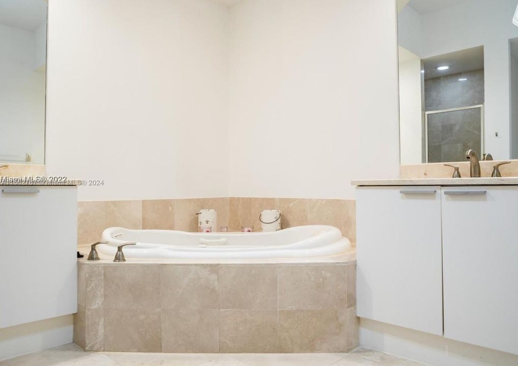 Recently Rented: $3,000 (2 beds, 2 baths, 1603 Square Feet)