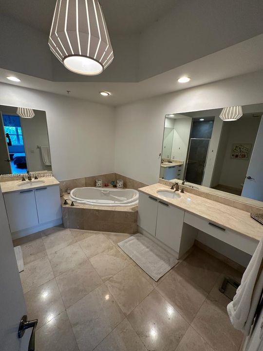 Recently Rented: $3,000 (2 beds, 2 baths, 1603 Square Feet)