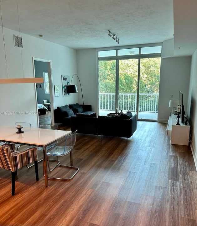 Recently Rented: $3,000 (2 beds, 2 baths, 1603 Square Feet)