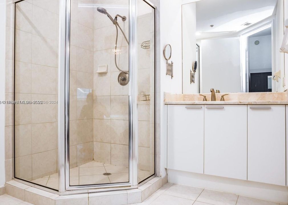 Recently Rented: $3,000 (2 beds, 2 baths, 1603 Square Feet)