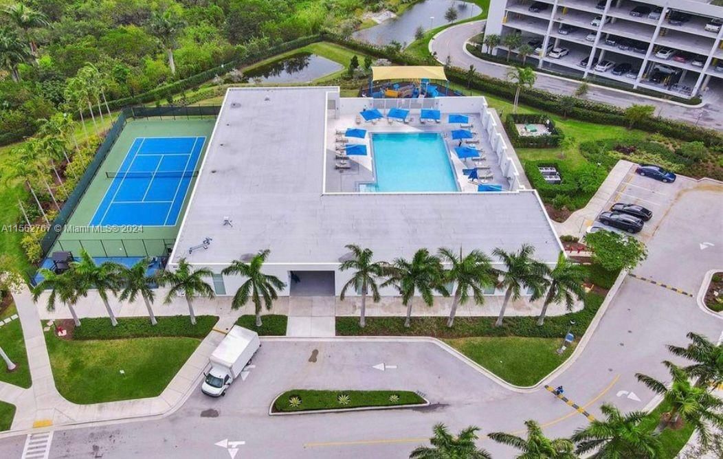 Recently Rented: $3,000 (2 beds, 2 baths, 1603 Square Feet)