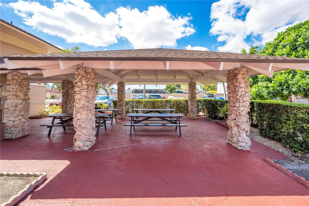 Recently Rented: $1,750 (1 beds, 1 baths, 635 Square Feet)