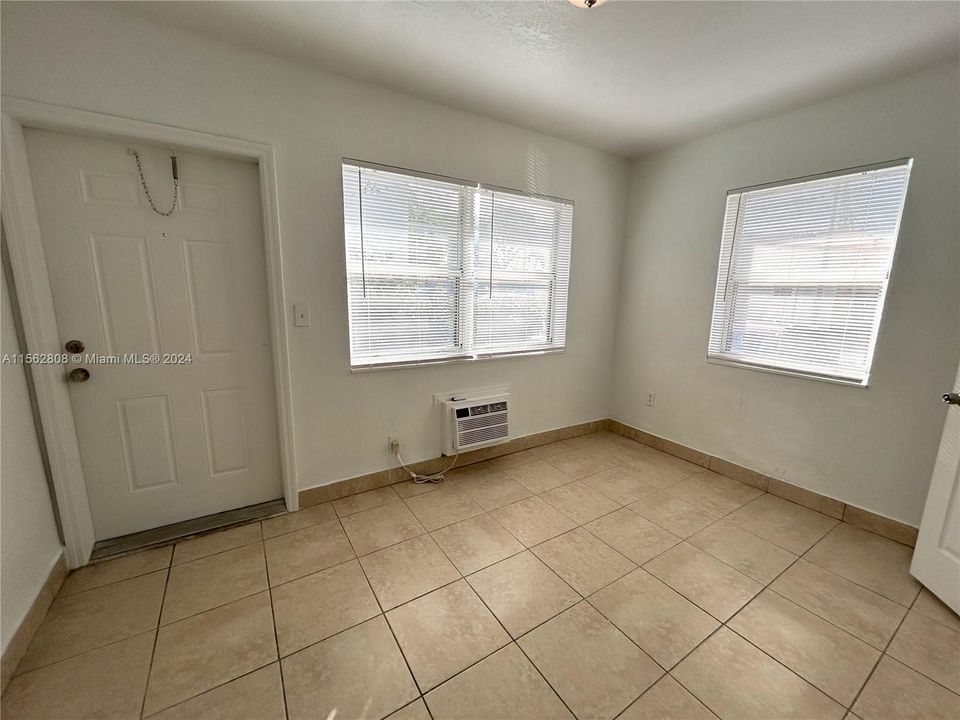 For Rent: $1,320 (0 beds, 1 baths, 200 Square Feet)