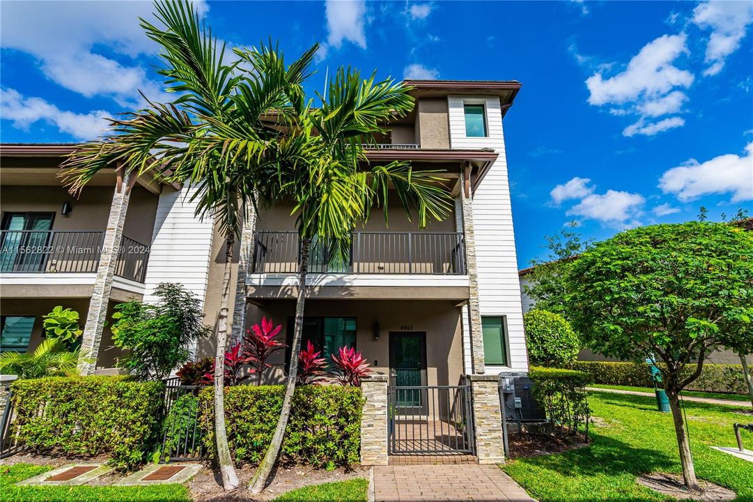 Active With Contract: $4,800 (4 beds, 2 baths, 2163 Square Feet)