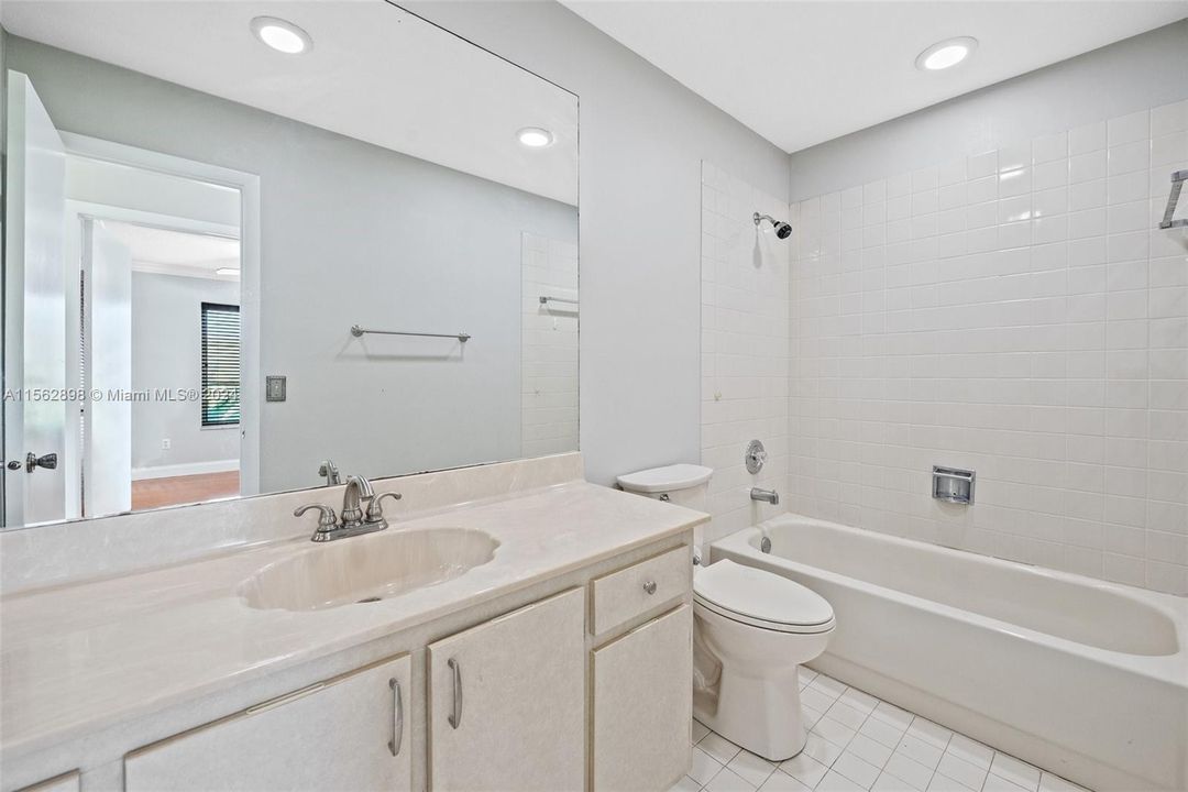 Active With Contract: $3,200 (3 beds, 2 baths, 1465 Square Feet)