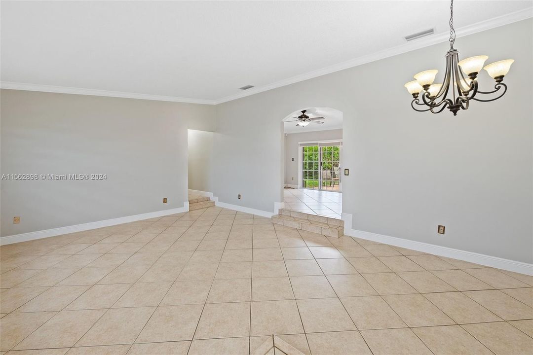 Active With Contract: $3,200 (3 beds, 2 baths, 1465 Square Feet)