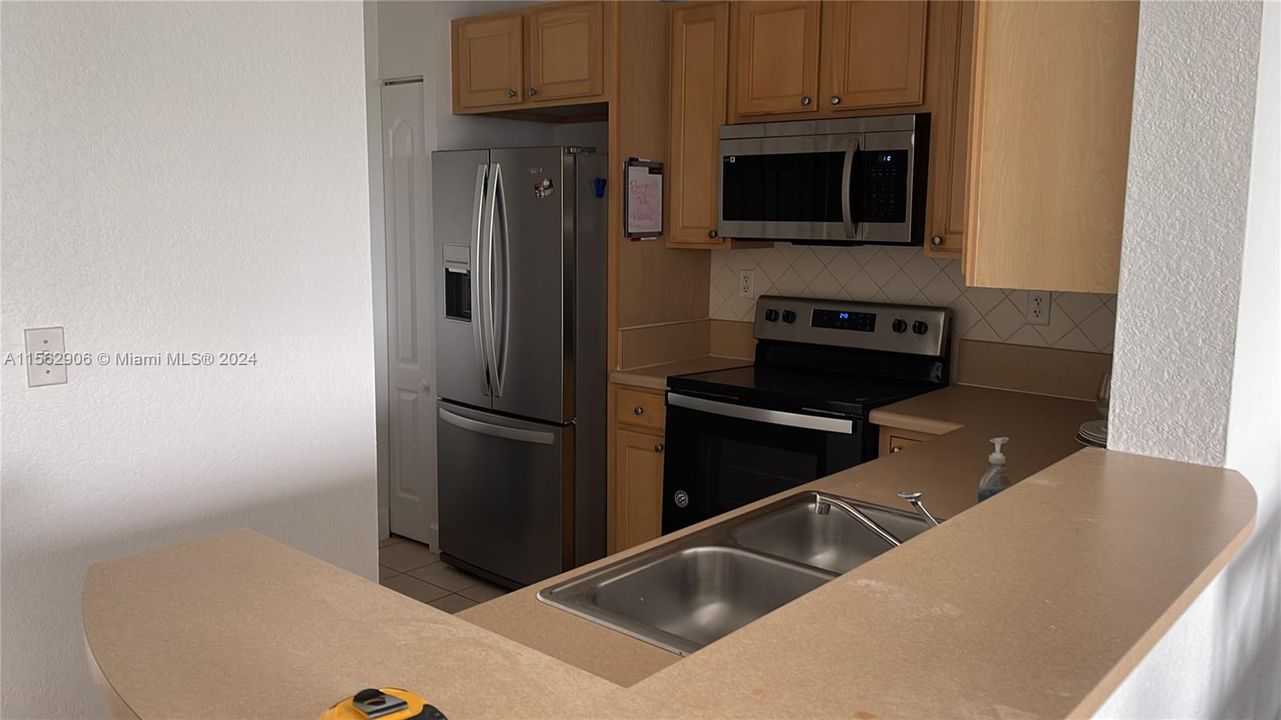 Active With Contract: $3,150 (2 beds, 2 baths, 1010 Square Feet)