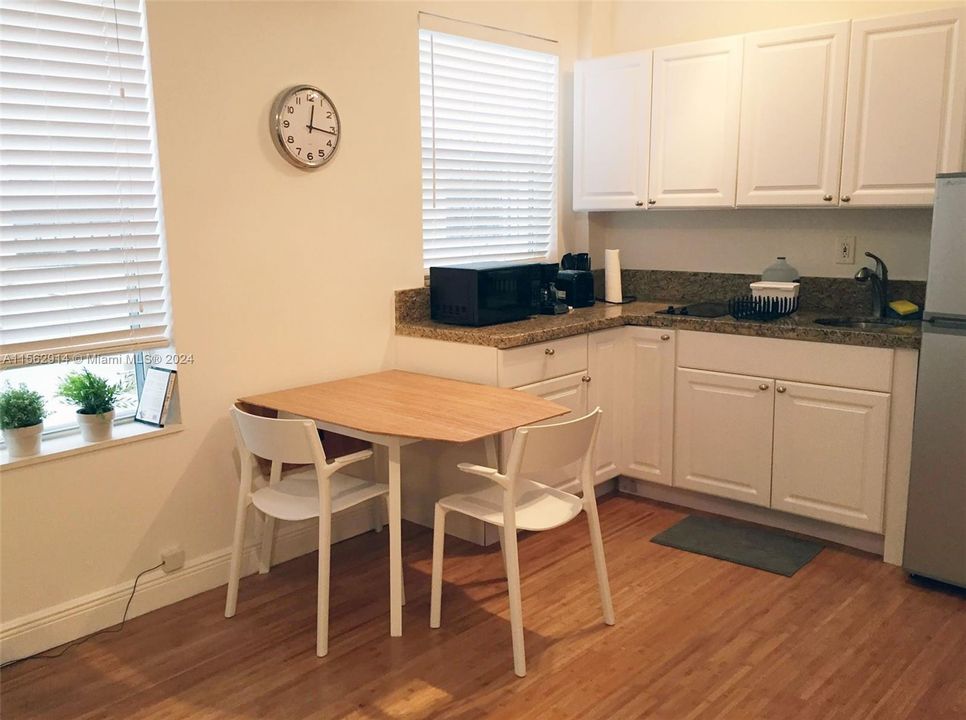 Recently Rented: $1,600 (0 beds, 1 baths, 290 Square Feet)