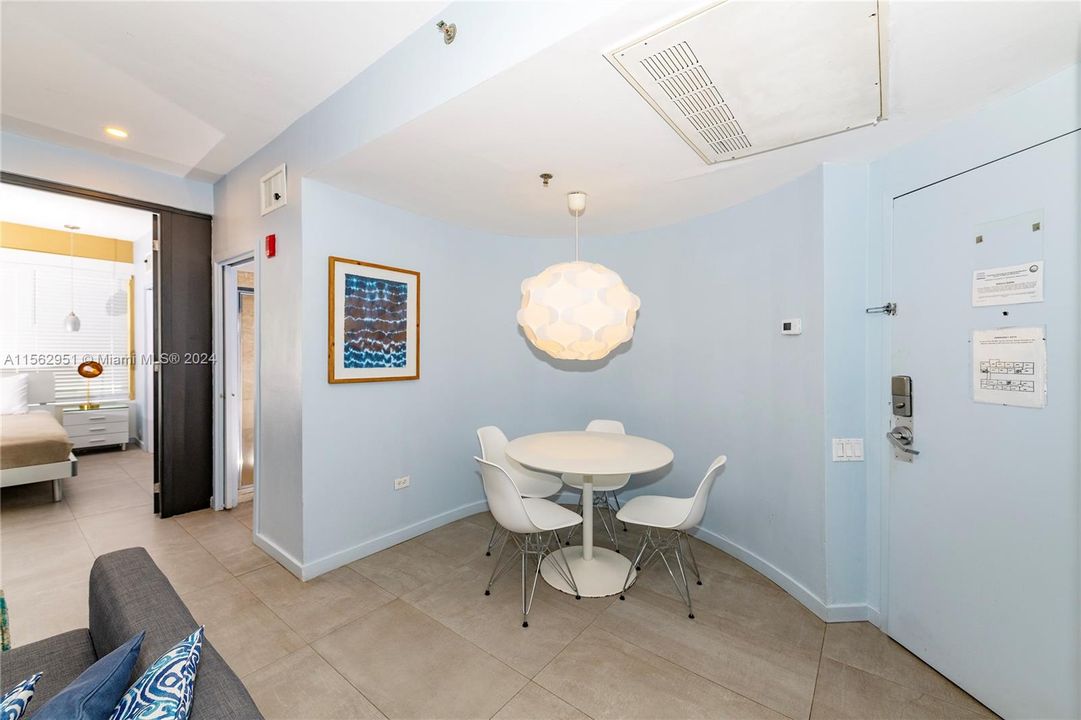For Sale: $395,000 (1 beds, 1 baths, 620 Square Feet)
