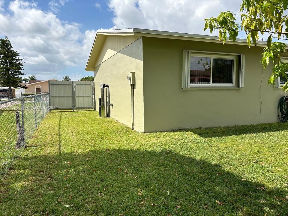 Active With Contract: $680,000 (3 beds, 2 baths, 1612 Square Feet)