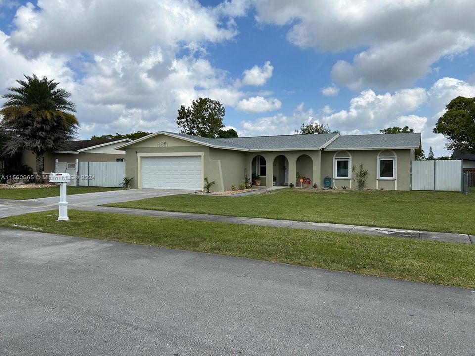 Active With Contract: $680,000 (3 beds, 2 baths, 1612 Square Feet)