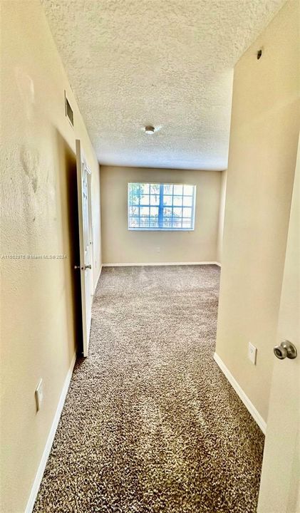 Active With Contract: $305,900 (1 beds, 1 baths, 810 Square Feet)