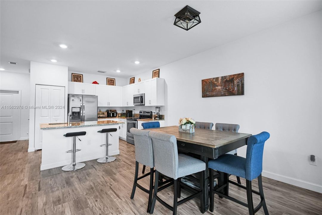 Recently Sold: $535,950 (3 beds, 2 baths, 1478 Square Feet)