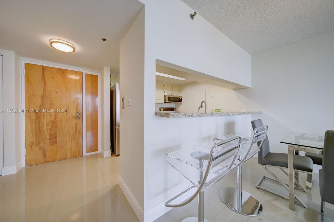 Recently Rented: $2,350 (1 beds, 1 baths, 800 Square Feet)