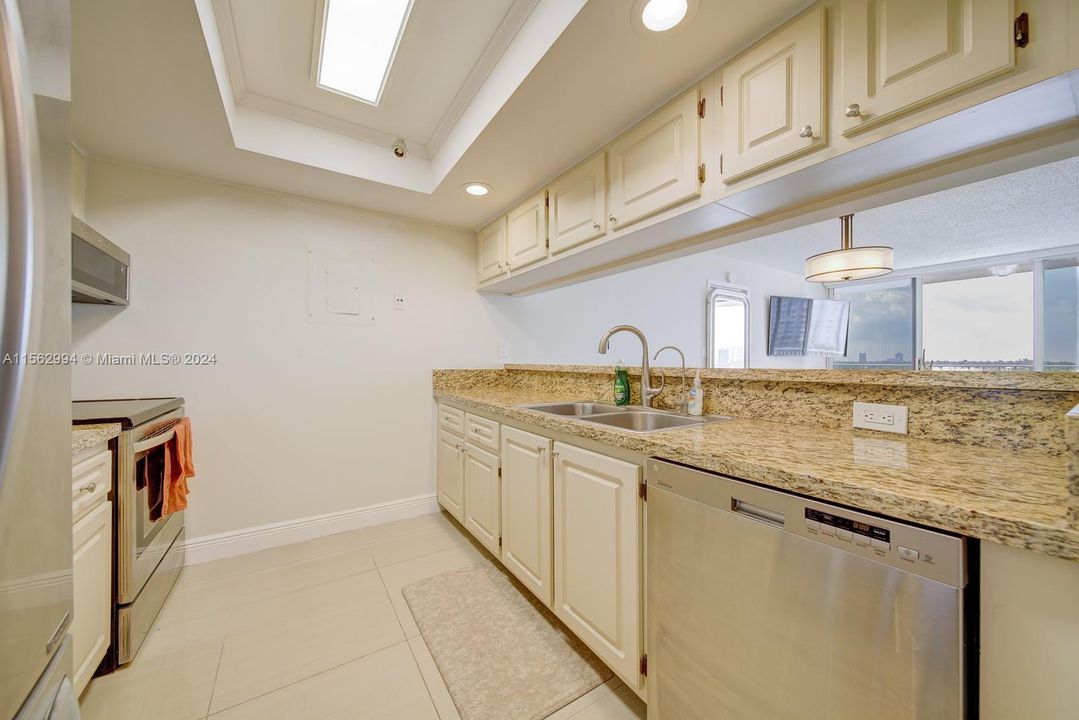 Recently Rented: $2,350 (1 beds, 1 baths, 800 Square Feet)