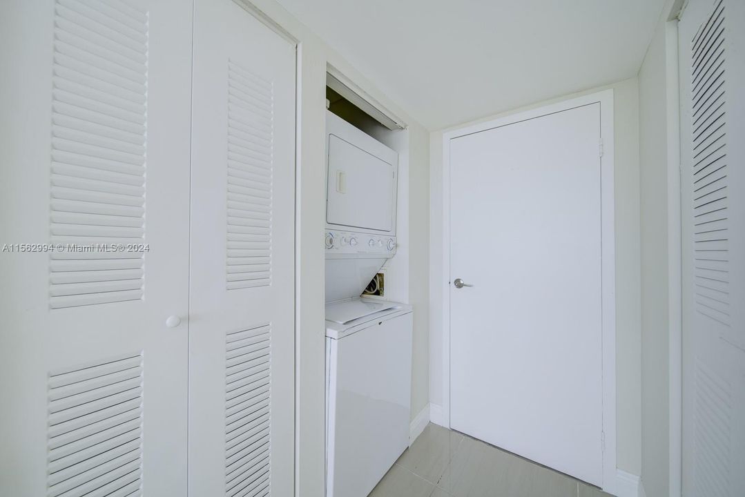 Recently Rented: $2,350 (1 beds, 1 baths, 800 Square Feet)