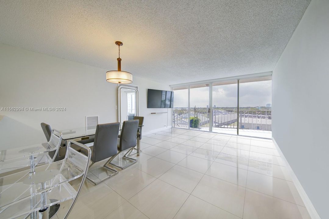 Recently Rented: $2,350 (1 beds, 1 baths, 800 Square Feet)