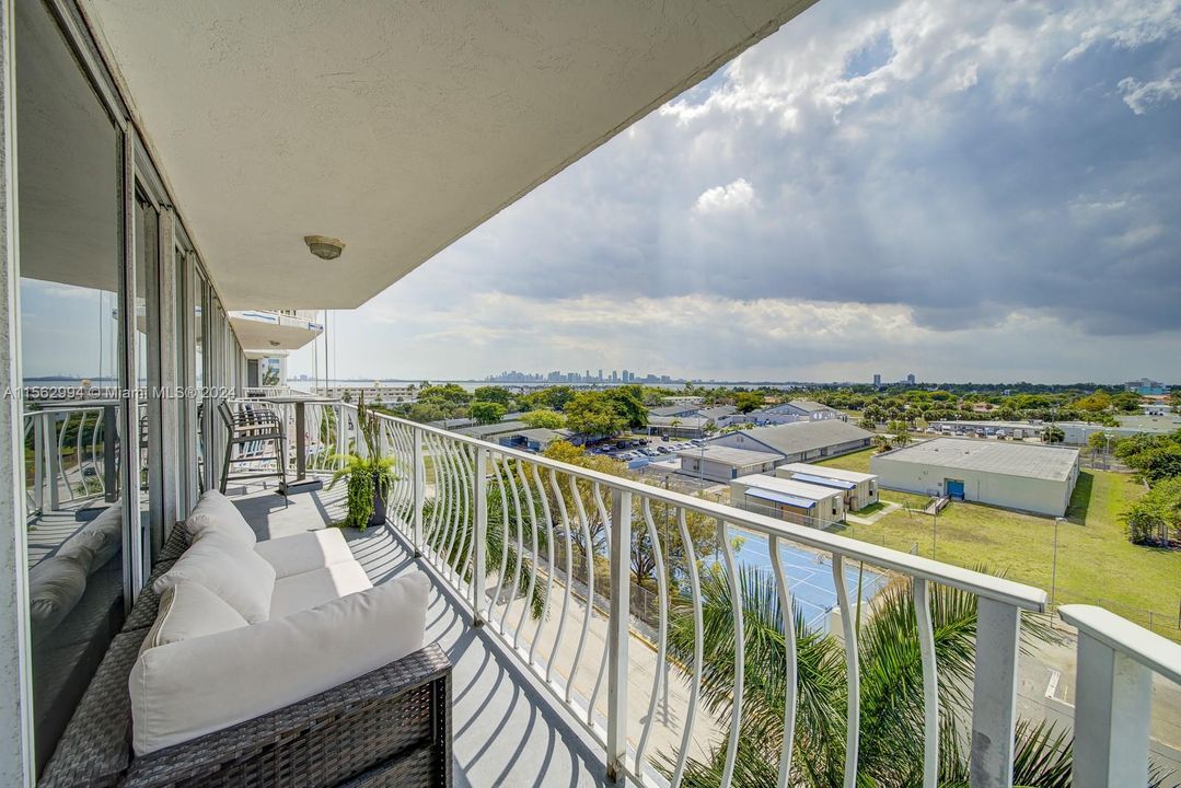 Recently Rented: $2,350 (1 beds, 1 baths, 800 Square Feet)