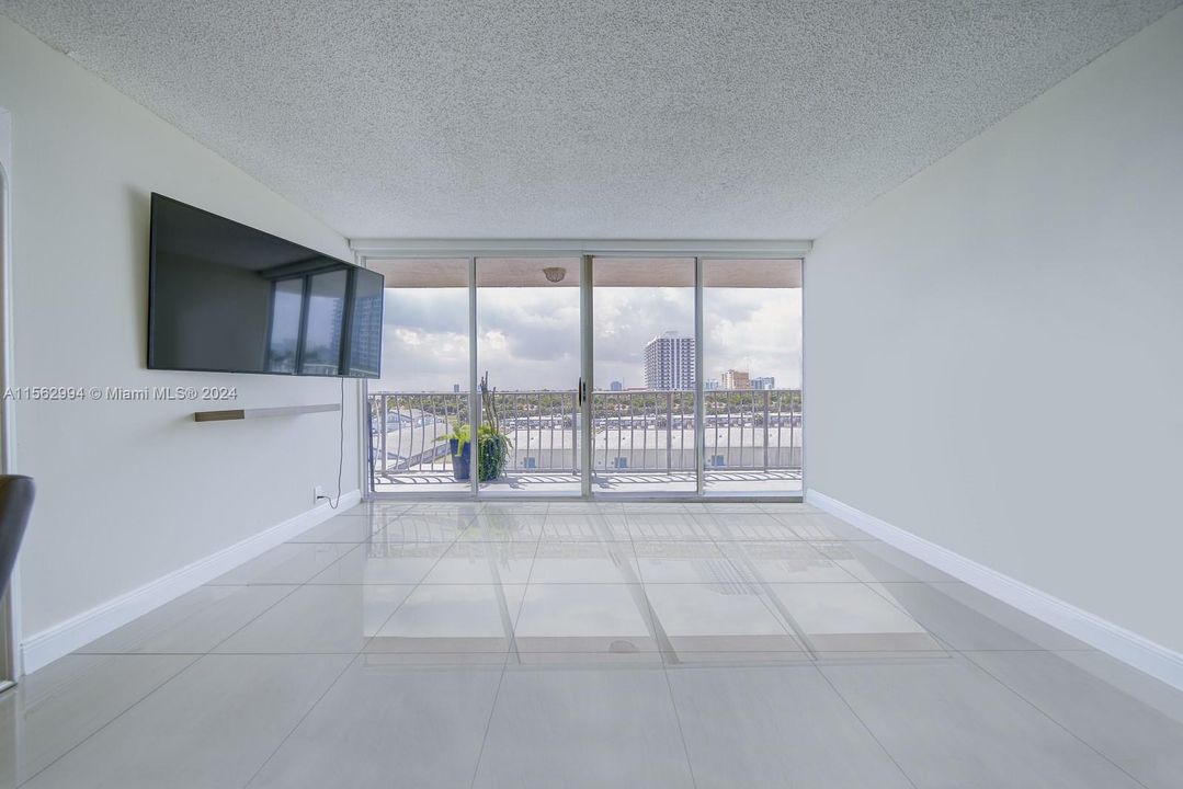 Recently Rented: $2,350 (1 beds, 1 baths, 800 Square Feet)