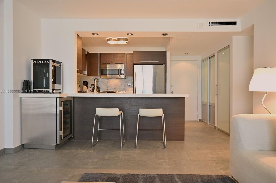 For Sale: $749,000 (1 beds, 1 baths, 655 Square Feet)