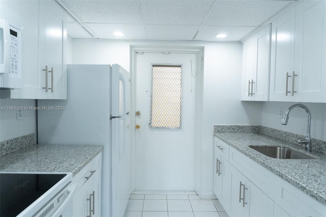For Sale: $179,500 (1 beds, 1 baths, 790 Square Feet)