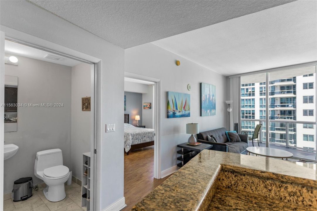 For Sale: $715,000 (1 beds, 1 baths, 881 Square Feet)