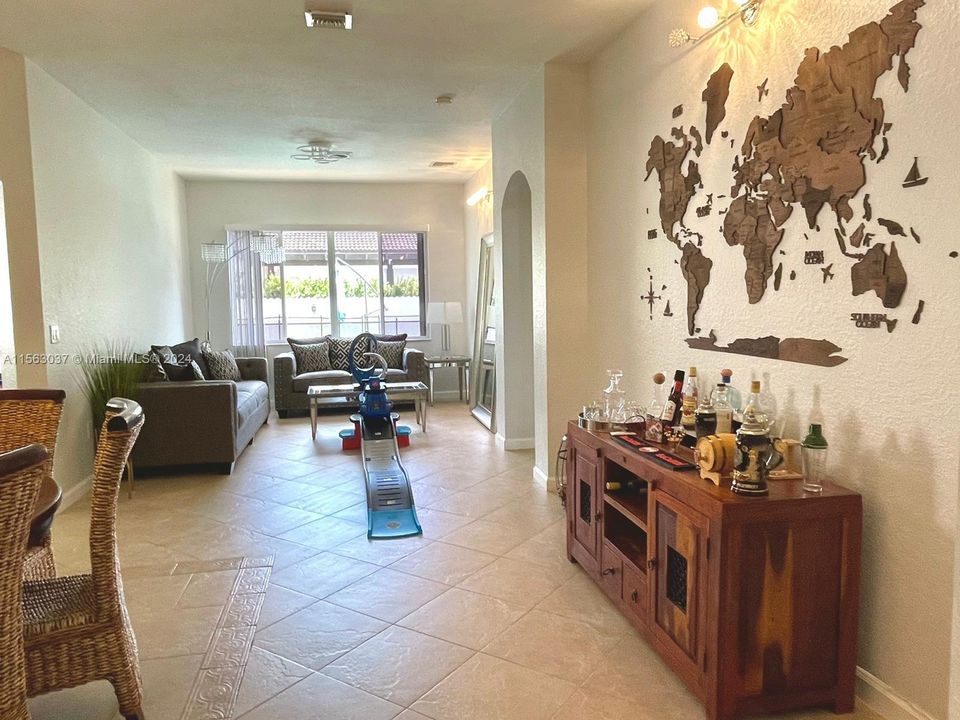 Recently Sold: $720,000 (3 beds, 2 baths, 1764 Square Feet)