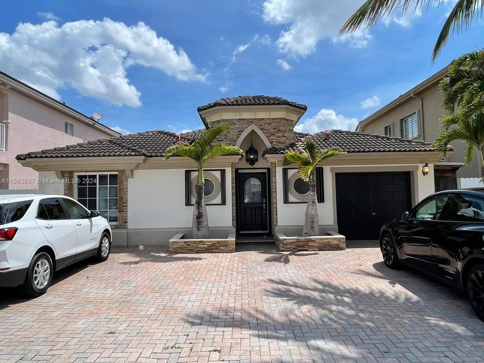 Recently Sold: $720,000 (3 beds, 2 baths, 1764 Square Feet)