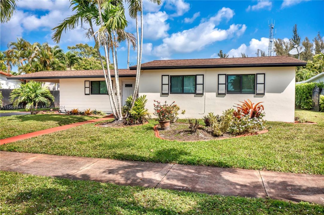 Recently Sold: $580,000 (3 beds, 2 baths, 1124 Square Feet)