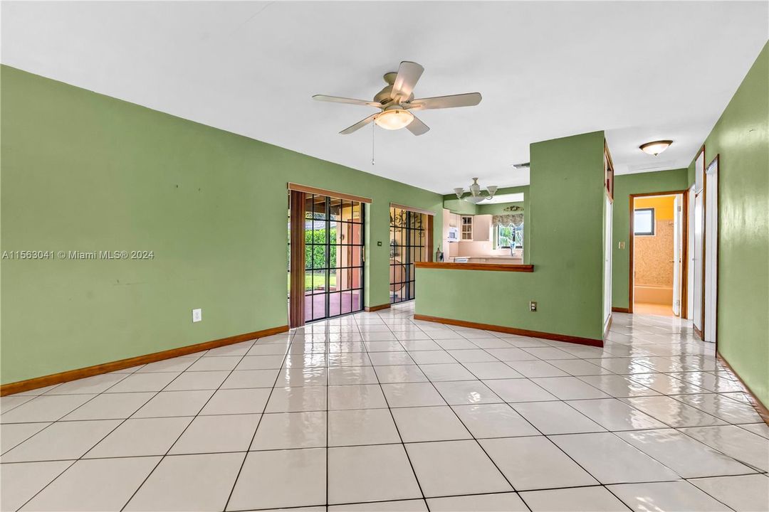 Recently Sold: $580,000 (3 beds, 2 baths, 1124 Square Feet)