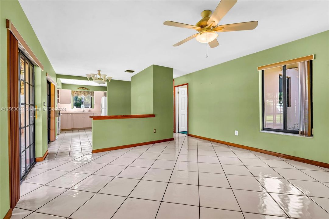 Active With Contract: $580,000 (3 beds, 2 baths, 1124 Square Feet)