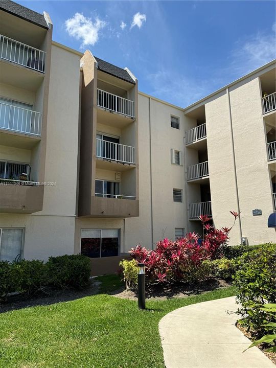Recently Sold: $249,900 (1 beds, 1 baths, 809 Square Feet)