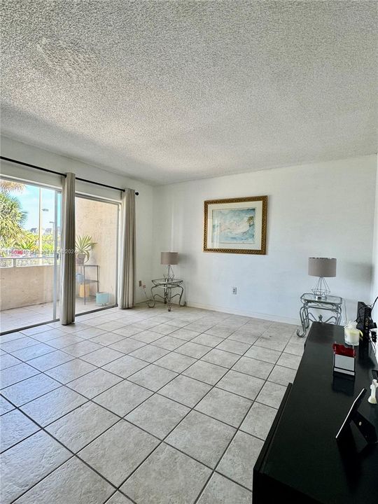 Recently Sold: $249,900 (1 beds, 1 baths, 809 Square Feet)