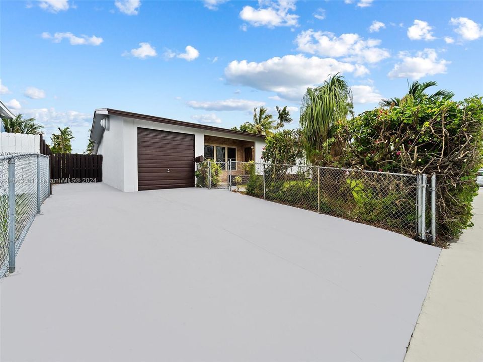 Recently Sold: $575,000 (3 beds, 2 baths, 1264 Square Feet)