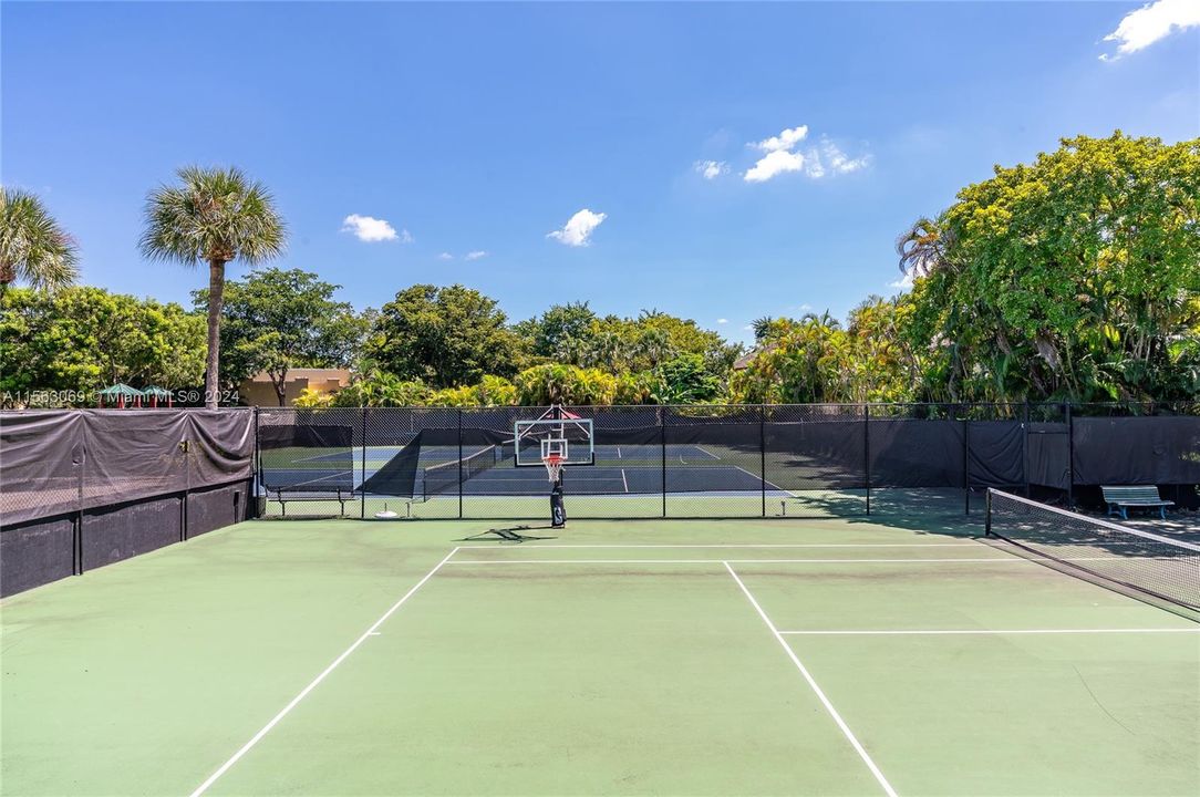 Active With Contract: $495,000 (3 beds, 2 baths, 1712 Square Feet)