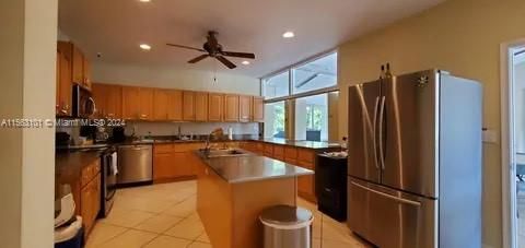 For Sale: $220,000 (2 beds, 2 baths, 866 Square Feet)