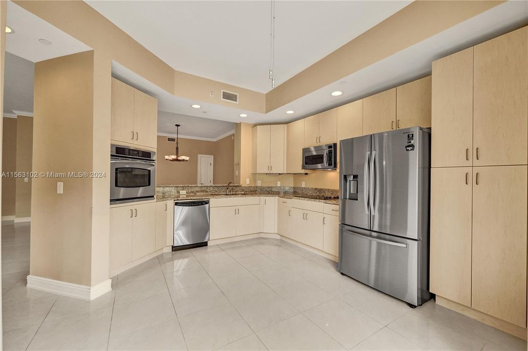 Recently Sold: $600,000 (3 beds, 2 baths, 1752 Square Feet)