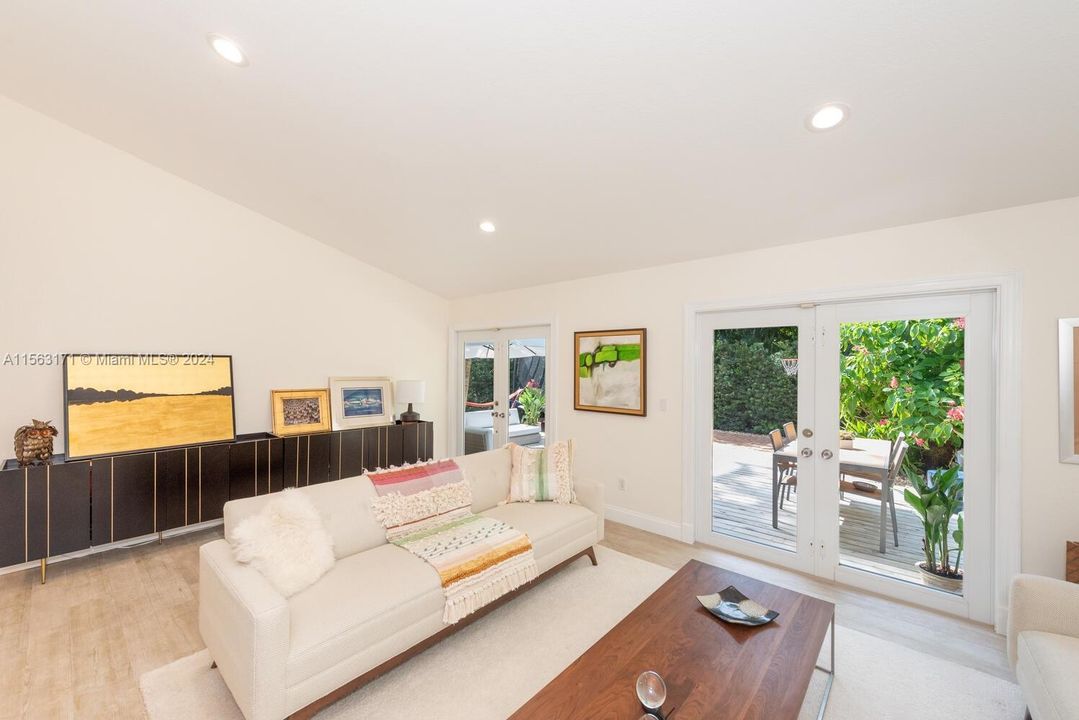 For Sale: $1,849,000 (3 beds, 2 baths, 1805 Square Feet)