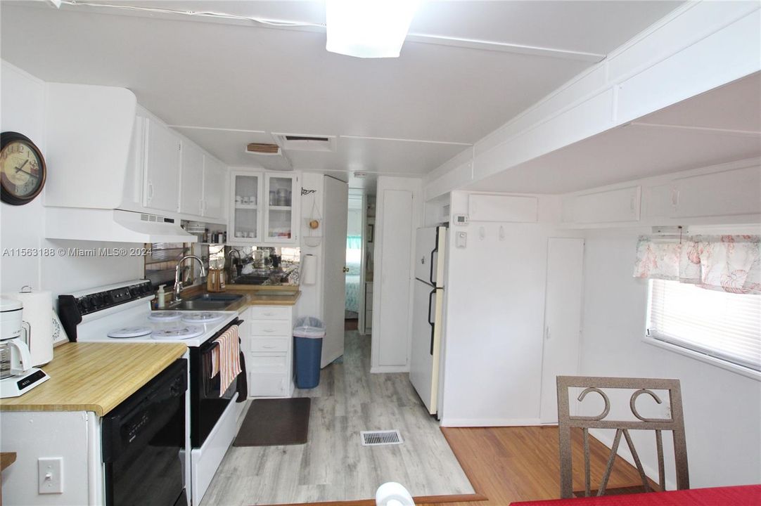 For Sale: $85,000 (1 beds, 1 baths, 385 Square Feet)