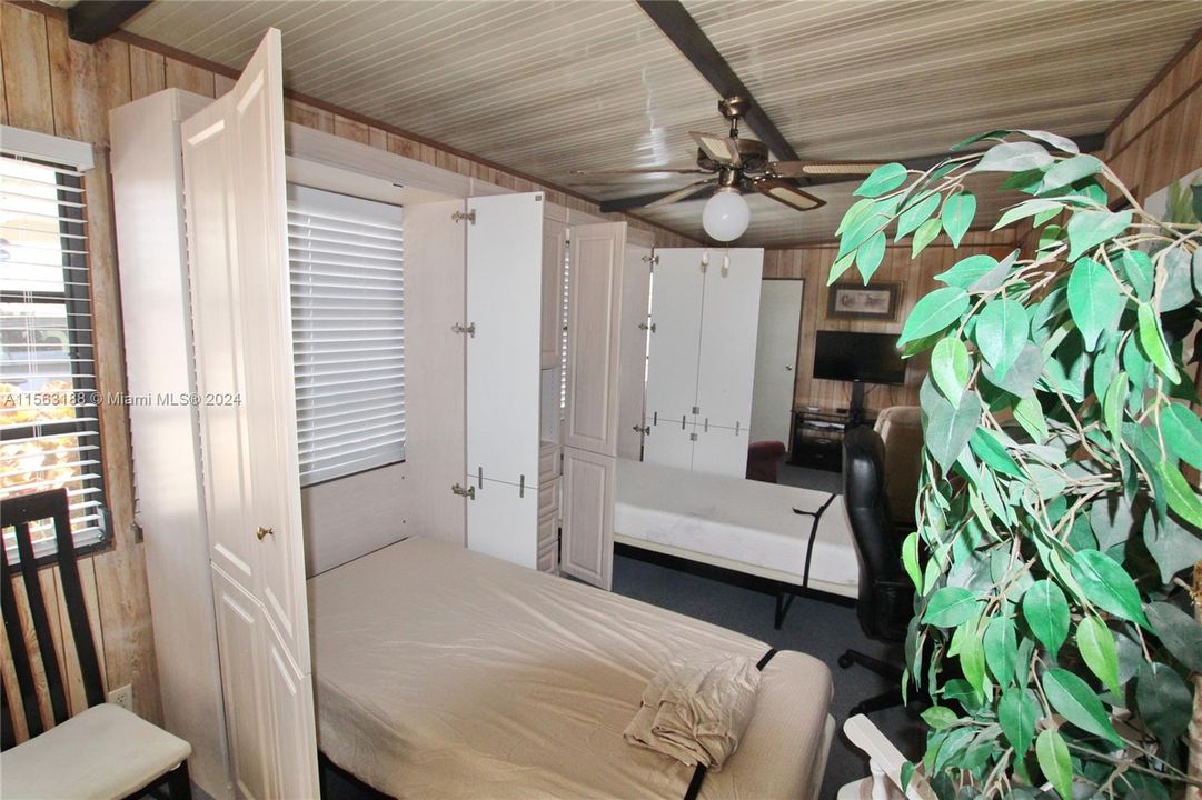 For Sale: $85,000 (1 beds, 1 baths, 385 Square Feet)