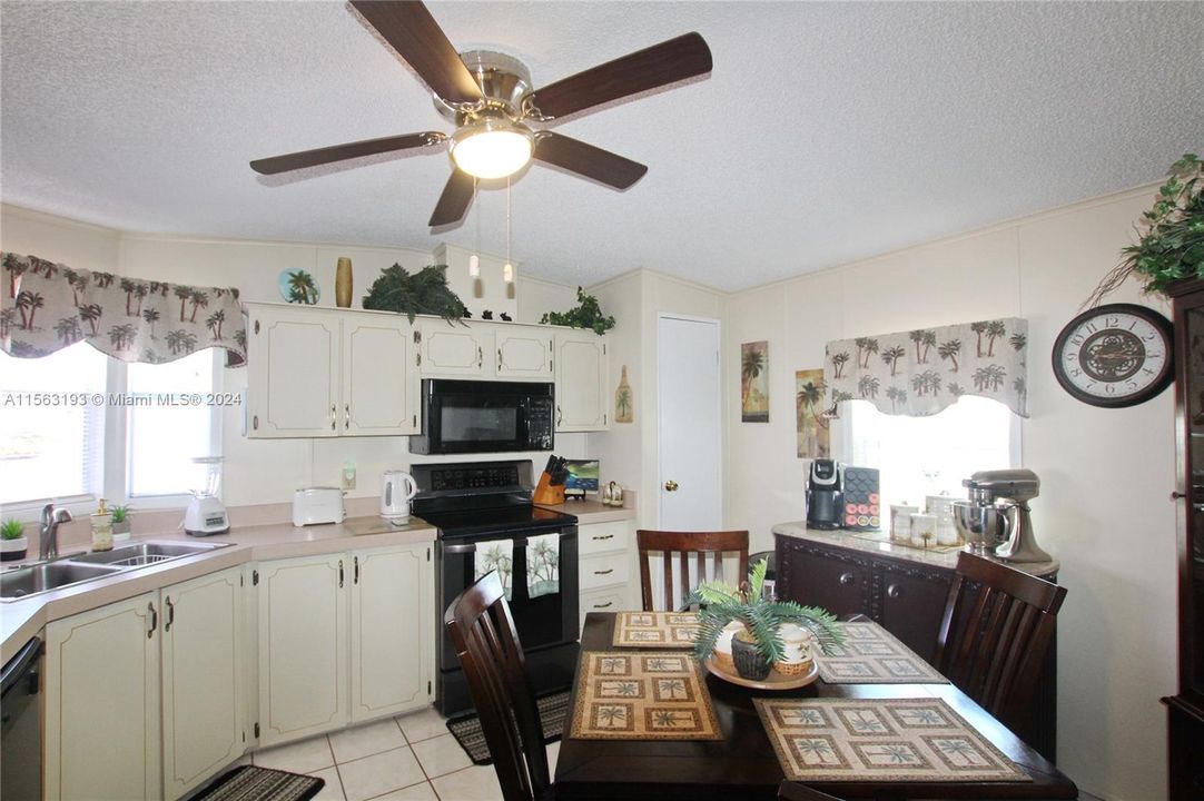 For Sale: $149,000 (2 beds, 2 baths, 1078 Square Feet)