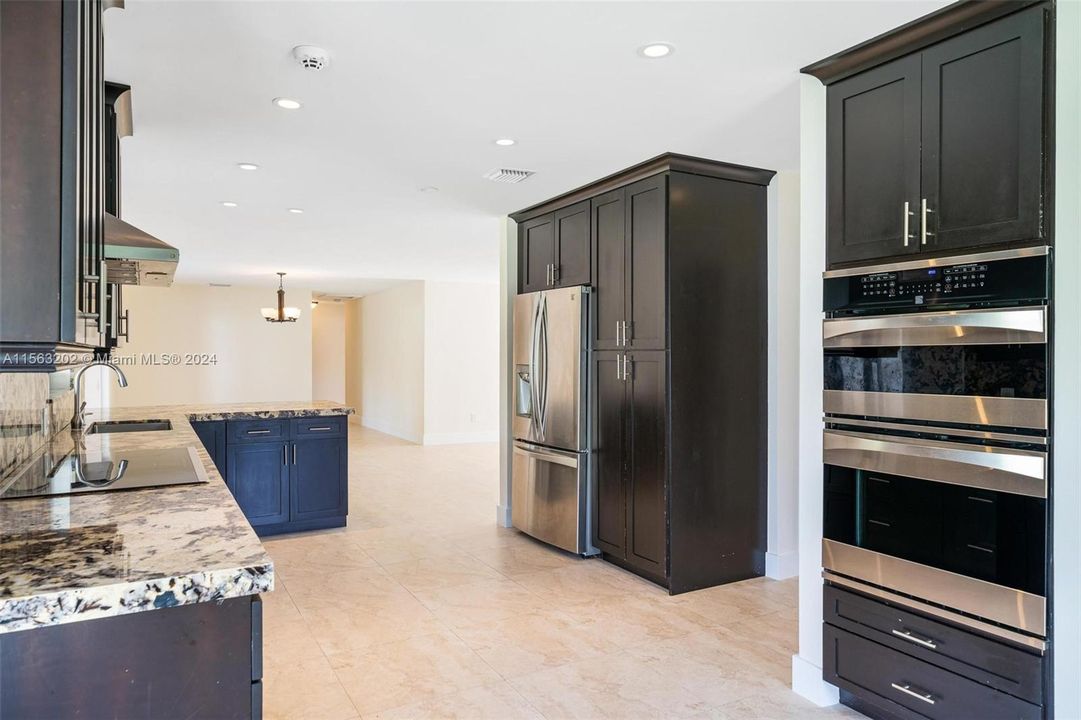 Kitchen/ Stainless Steel Appliances