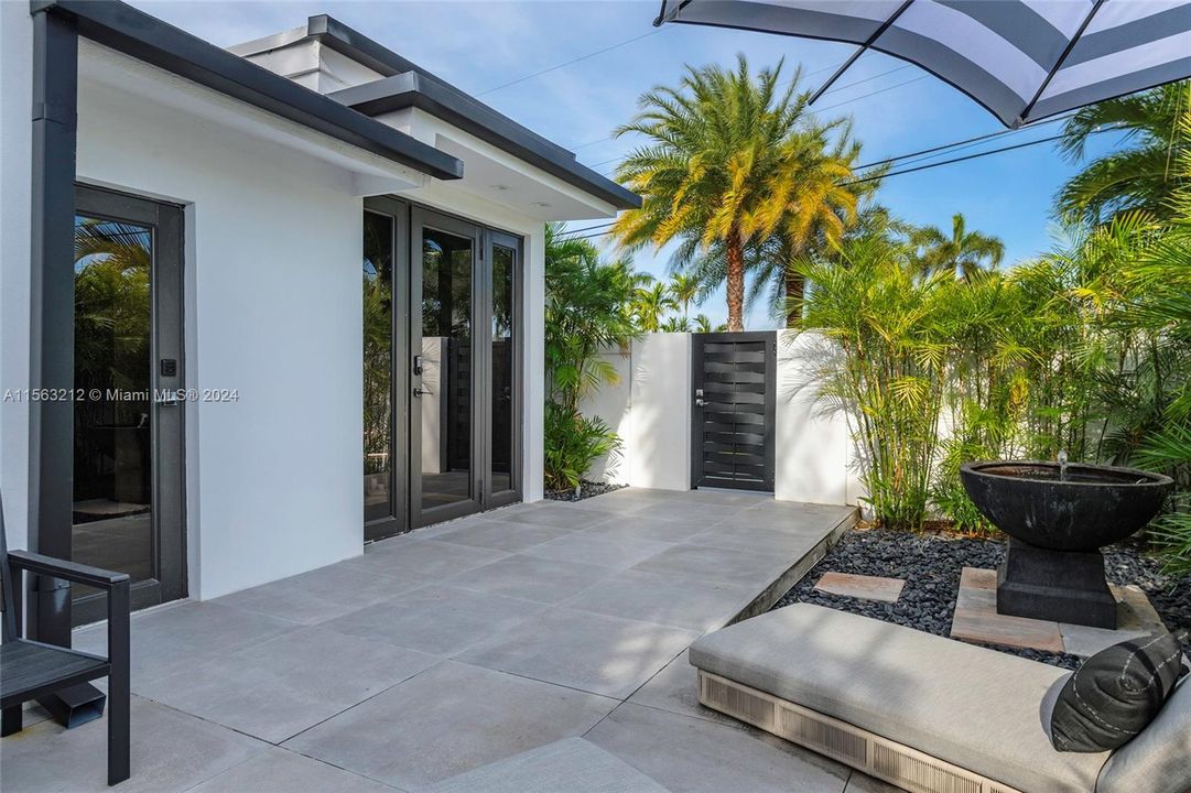 Recently Sold: $1,495,000 (3 beds, 3 baths, 1882 Square Feet)