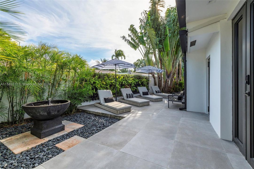 Recently Sold: $1,495,000 (3 beds, 3 baths, 1882 Square Feet)