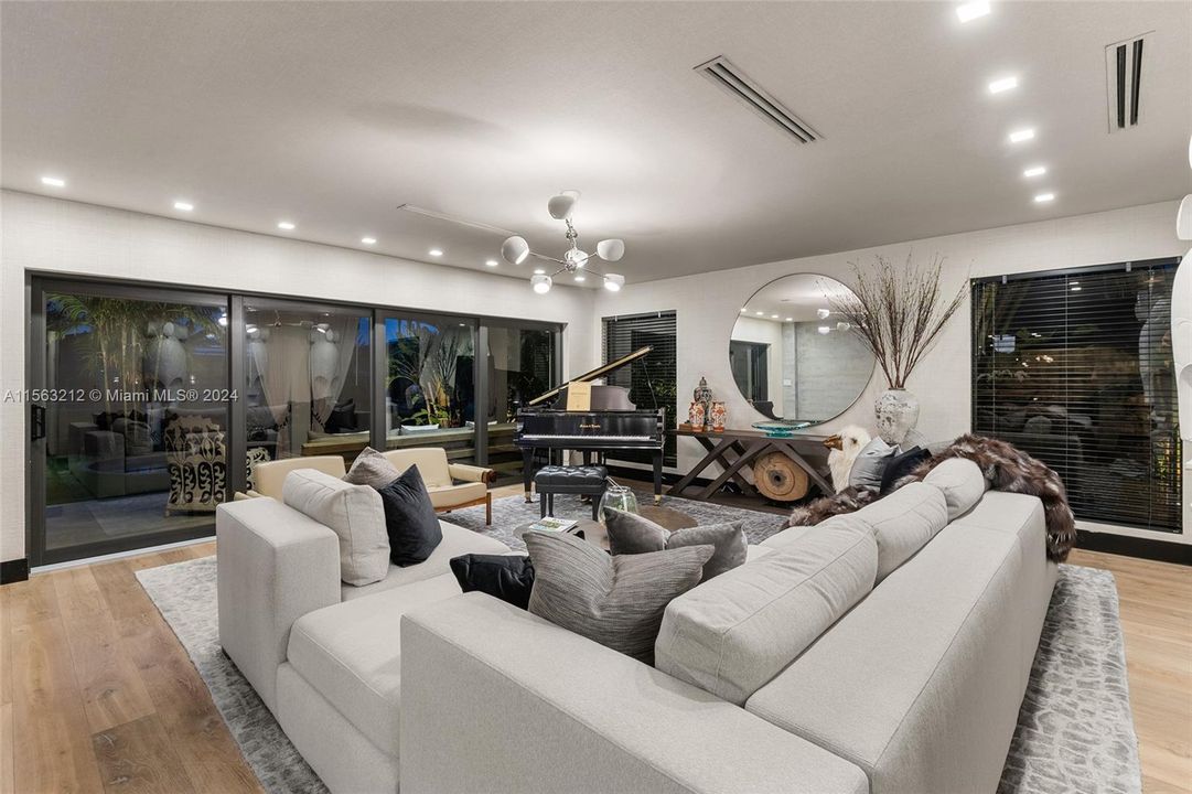 Recently Sold: $1,495,000 (3 beds, 3 baths, 1882 Square Feet)