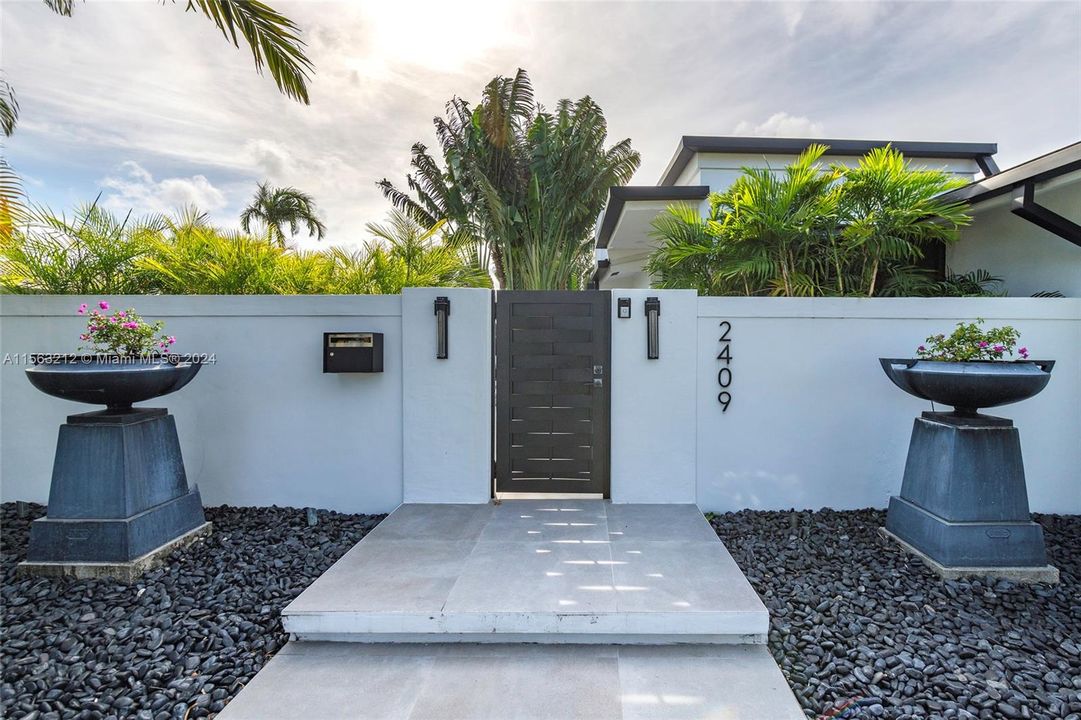 Recently Sold: $1,495,000 (3 beds, 3 baths, 1882 Square Feet)