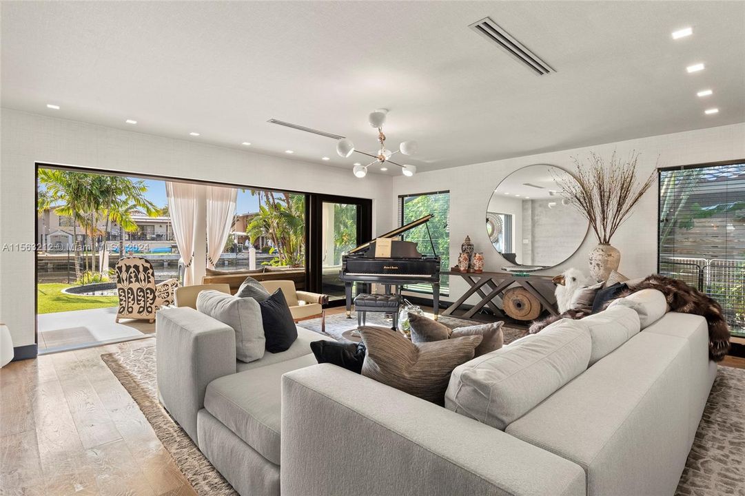 Recently Sold: $1,495,000 (3 beds, 3 baths, 1882 Square Feet)