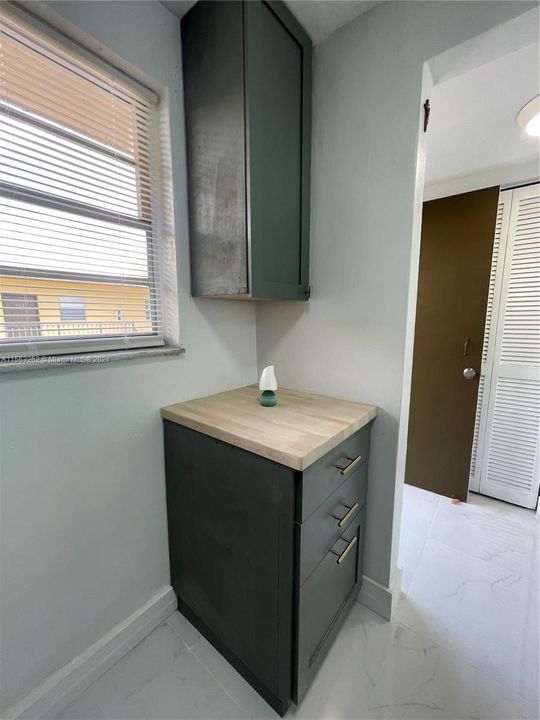 Recently Sold: $200,000 (1 beds, 1 baths, 706 Square Feet)