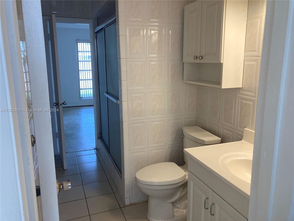 Recently Sold: $650,000 (3 beds, 2 baths, 1776 Square Feet)
